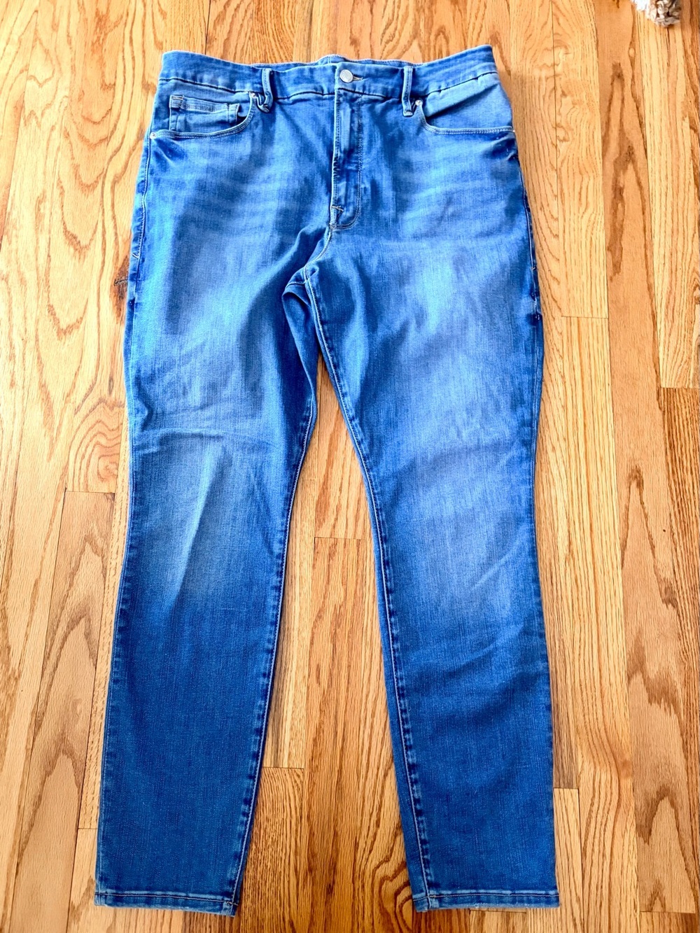 Good American Straight Leg Jeans in Medium Blue851